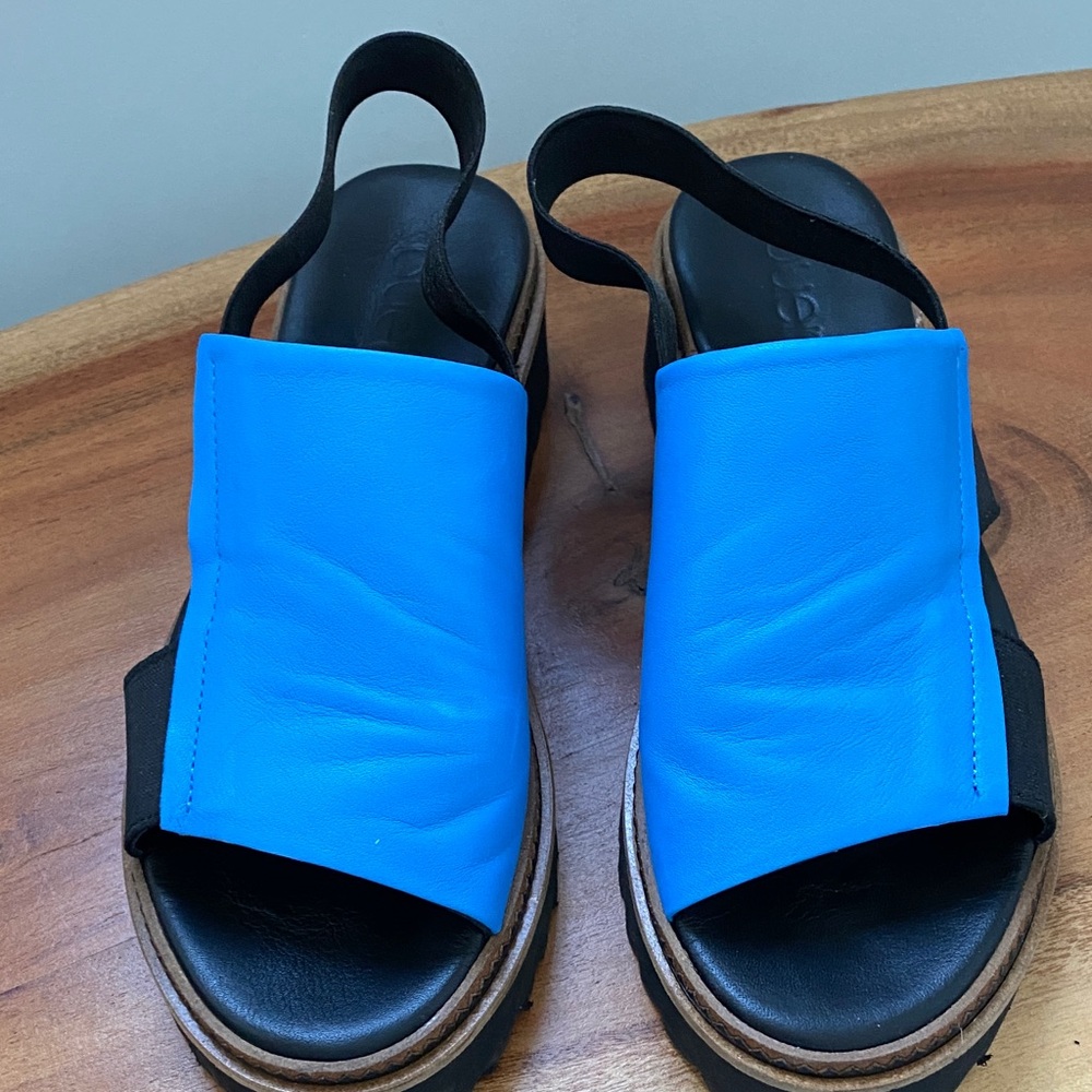 Bueno Black and Blue Women's Sandals
